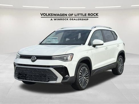 New 2026 Volkswagen Taos SE FWD image 1