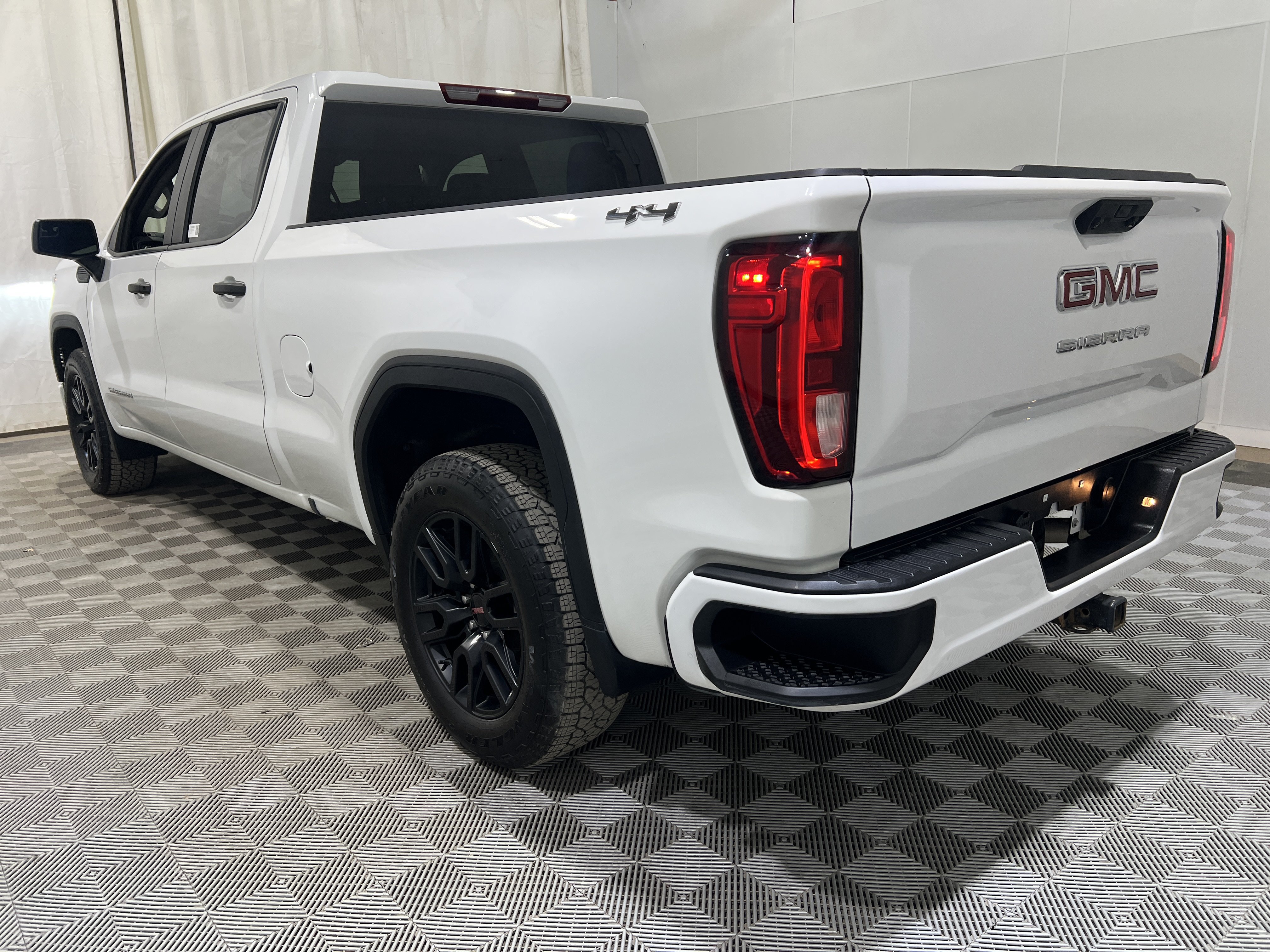 Used 2024 GMC Sierra 1500 Pro w/ Graphite Edition AWD/4WD image 2