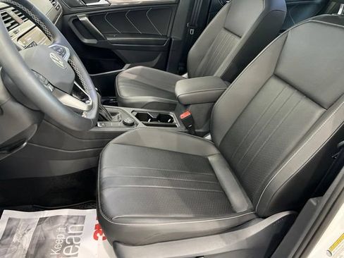Used 2023 Volkswagen Tiguan SE AWD/4WD image 8