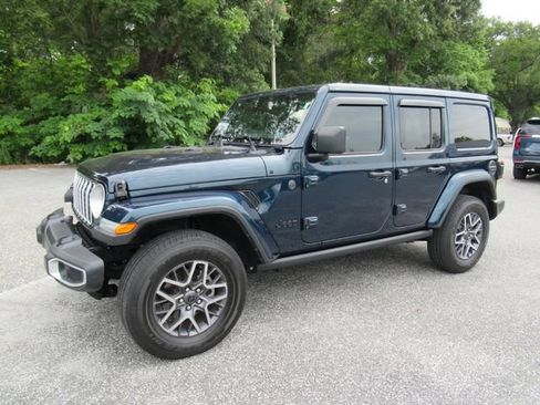 Certified 2025 Jeep Wrangler Unlimited Sahara w/ Safety Group AWD/4WD image 4