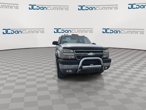 Used 2005 Chevrolet Silverado 2500 LT w/ Heavy-Duty Power Package image 3