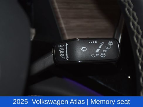 Used 2025 Volkswagen Atlas SEL AWD/4WD image 12