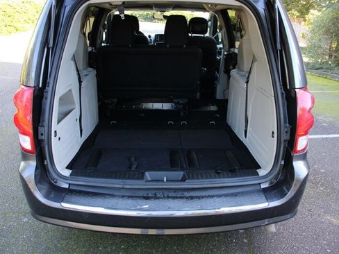 Used 2019 Dodge Grand Caravan SE image 18