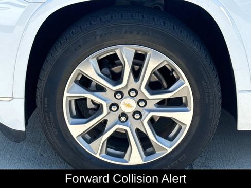 Used 2019 Chevrolet Traverse Premier w/ Driver Confidence II Package FWD image 5