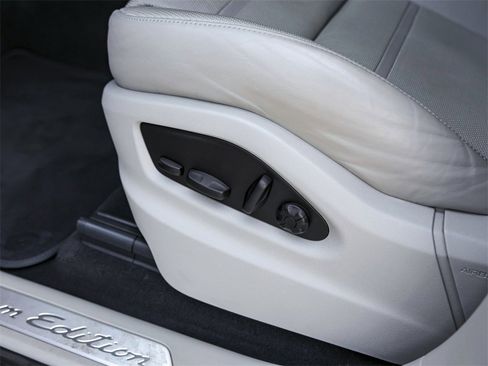 Certified 2023 Porsche Cayenne Platinum Edition image 16