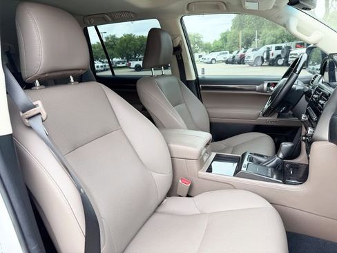 Used 2022 Lexus GX 460 Premium w/ Accessory Package AWD/4WD image 17
