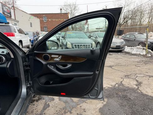 Used 2018 Mercedes-Benz C 300 4MATIC Sedan image 38