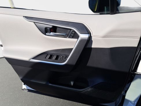 Used 2024 Toyota RAV4 Limited w/ Advanced Technology Package image 27