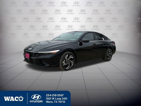 Used 2025 Hyundai Elantra Sport image 3