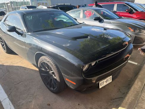 Used 2022 Dodge Challenger SXT w/ Plus Package RWD image 2