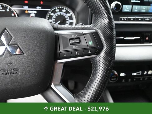 Used 2024 Mitsubishi Outlander SE image 40