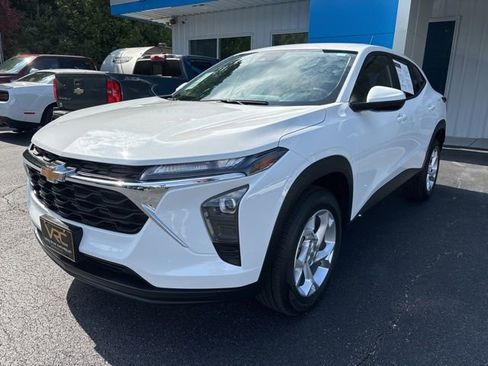 Used 2024 Chevrolet Trax LS w/ LS Convenience Package image 8