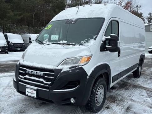 Used 2025 RAM ProMaster 2500 w/ Convenience Group image 3