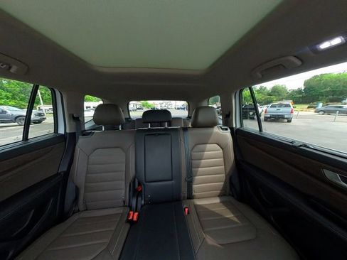 Used 2024 Volkswagen Atlas SEL AWD/4WD image 34