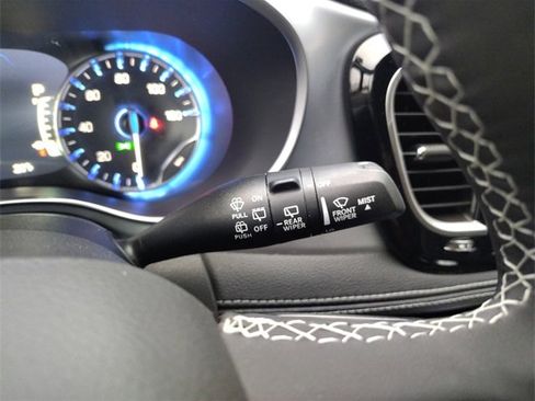 New 2026 Chrysler Pacifica Limited w/ Uconnect Theater Family Group image 21