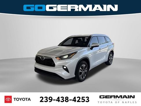 Used 2022 Toyota Highlander XLE FWD image 1