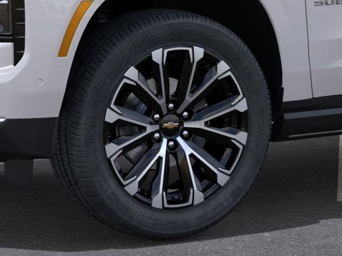 New 2025 Chevrolet Suburban High Country image 9