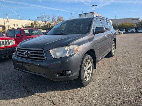 Used 2010 Toyota Highlander SE image 3