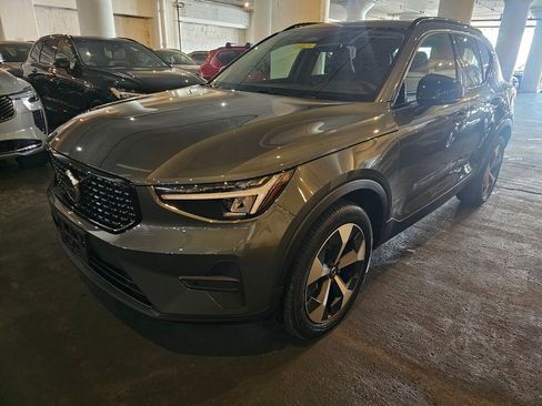 Certified 2026 Volvo XC40 B5 Core w/ Climate Package AWD/4WD image 1