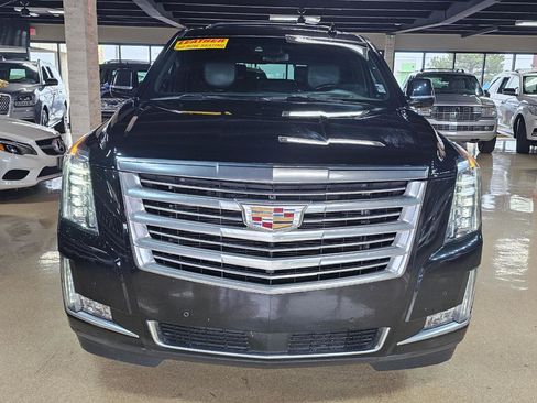 Used 2017 Cadillac Escalade Platinum AWD/4WD image 2