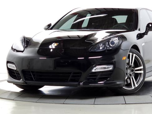 Used 2013 Porsche Panamera GTS image 2