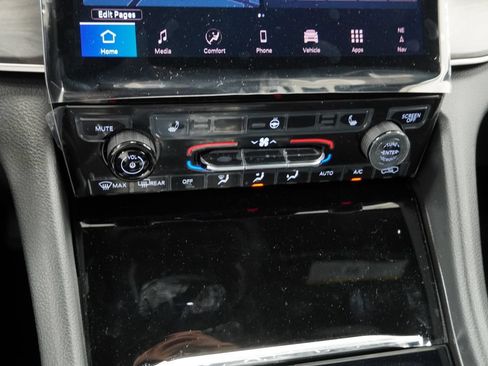 Used 2025 Jeep Grand Cherokee Limited AWD/4WD image 24
