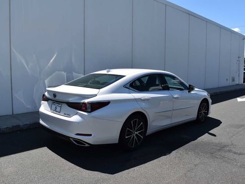 Used 2022 Lexus ES 350 w/ Premium Package FWD image 5