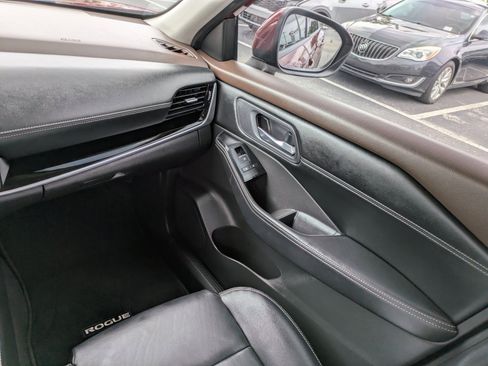 Used 2023 Nissan Rogue SL AWD/4WD image 15