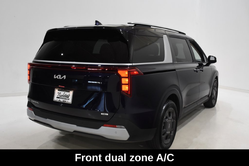 Used 2026 Kia Carnival EX FWD image 4