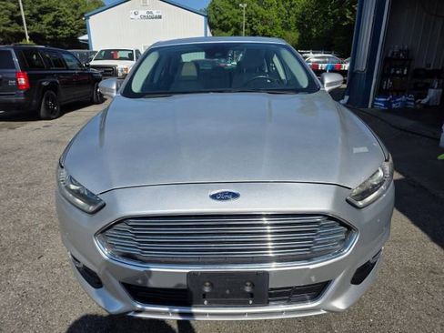 Used 2016 Ford Fusion Titanium image 2