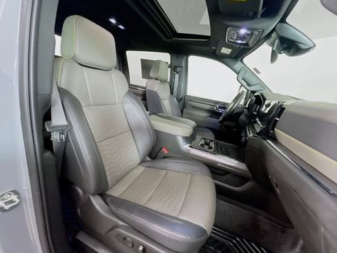 Used 2025 Chevrolet Silverado 2500 ZR2 image 31