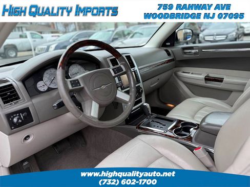 Used 2009 Chrysler 300 C image 37