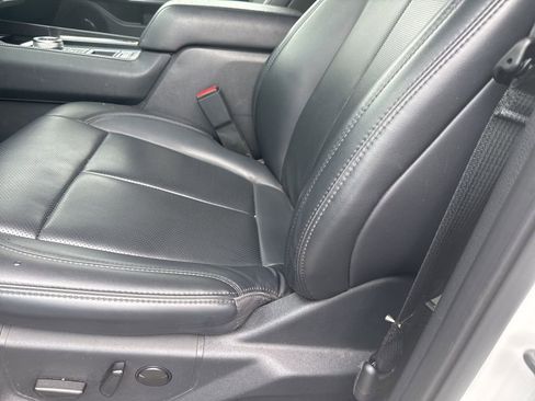 Used 2024 Ford Expedition XLT image 11