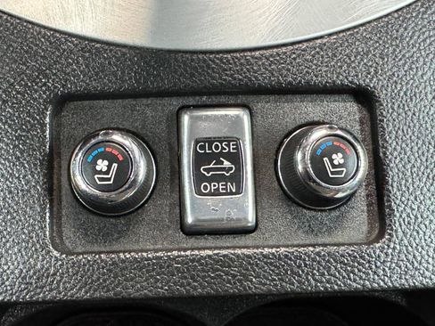 Used 2009 INFINITI G37 Convertible w/ Premium Pkg RWD image 30