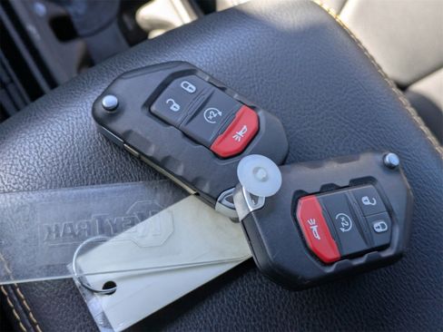 Used 2024 Jeep Wrangler Unlimited Sahara w/ Technology Group image 36