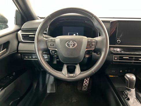 Used 2025 Toyota Camry SE image 13
