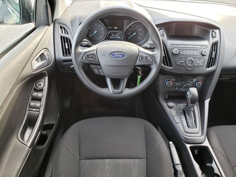 Used 2018 Ford Focus SE w/ SE Appearance Package image 13