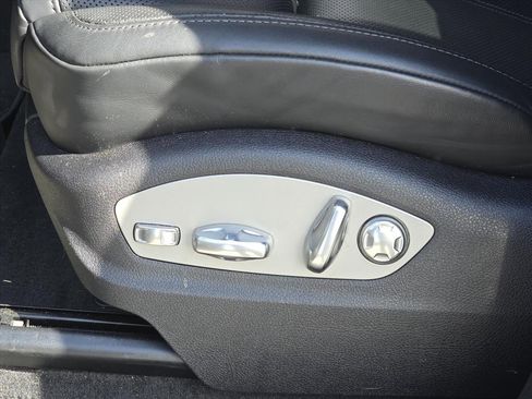 Used 2023 Porsche Macan Turbo image 22