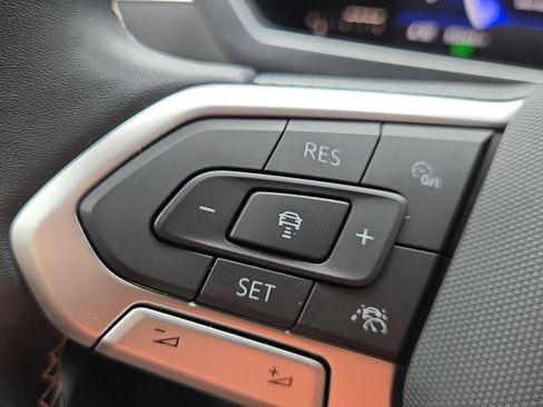 Used 2022 Volkswagen Tiguan SE FWD image 28