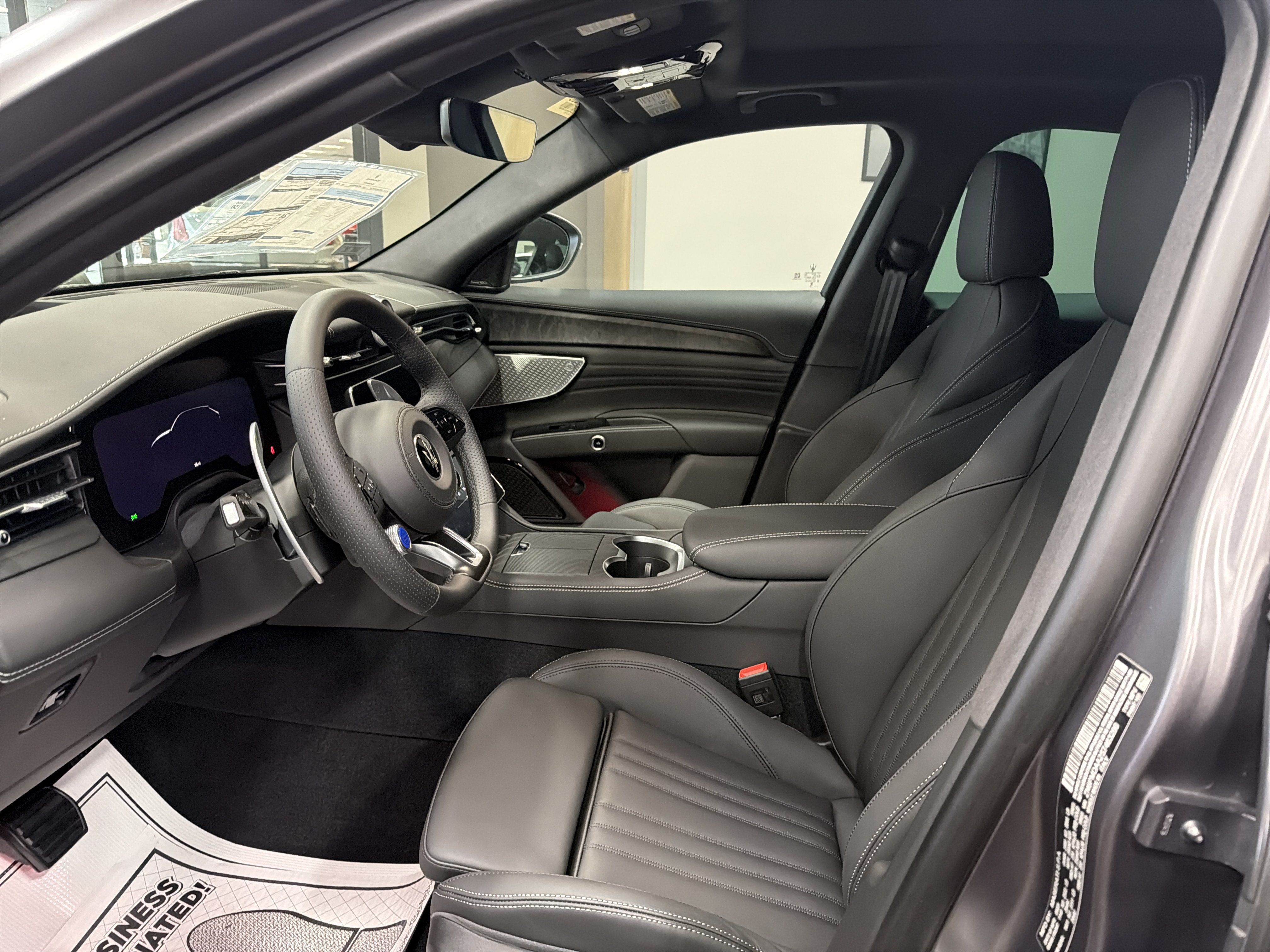 Used 2025 Maserati Grecale GT AWD/4WD image 2