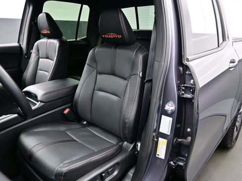 Used 2025 Honda Ridgeline TrailSport image 12
