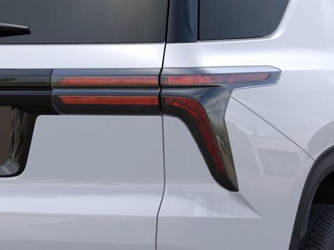 New 2026 Chevrolet Traverse LT w/ LPO, Floor Liner Package FWD image 11