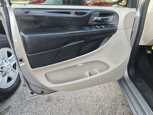 Used 2015 Dodge Grand Caravan SE FWD image 12