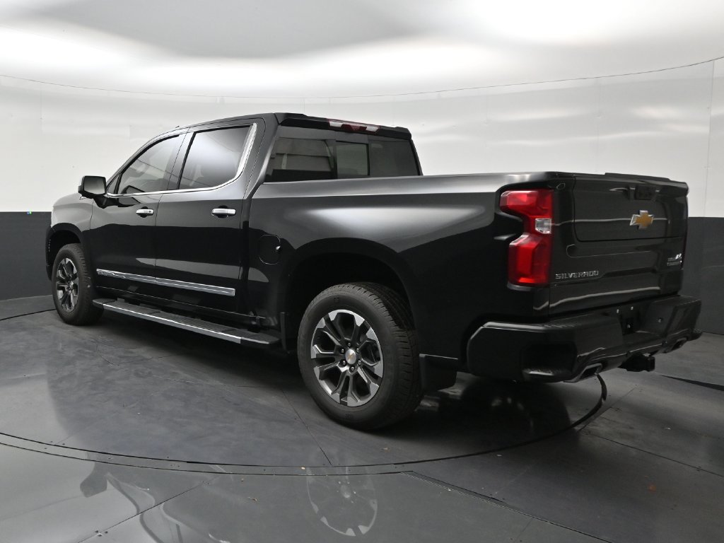 Used 2026 Chevrolet Silverado 1500 High Country w/ Technology Package RWD image 3