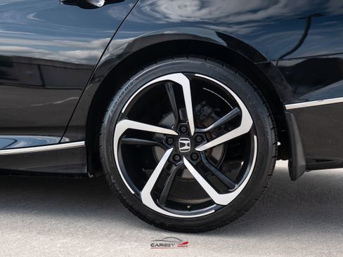 Used 2018 Honda Accord Touring image 12