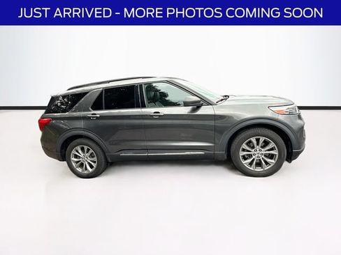 Used 2020 Ford Explorer XLT w/ Equipment Group 202A AWD/4WD image 9