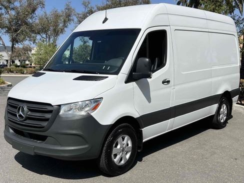 Used 2022 Mercedes-Benz Sprinter 1500 image 13