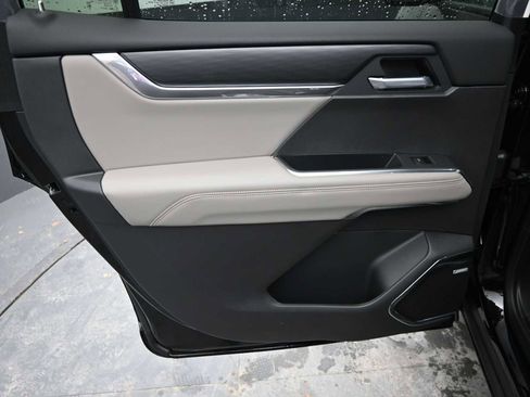 New 2026 GMC Acadia Elevation w/ Elevation Premium Package AWD/4WD image 17