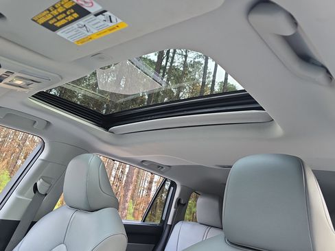 Used 2023 Toyota Highlander XLE image 27