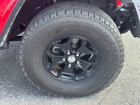 Certified 2020 Jeep Gladiator Rubicon AWD/4WD image 9
